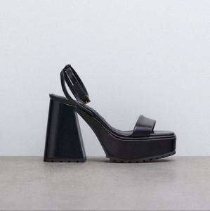 NWT Geniune Leather Chunky Lug Sole Platform Heeled Sandal